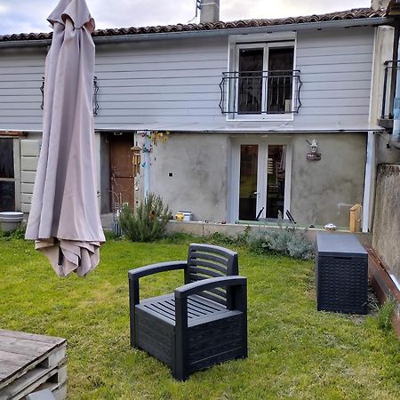 Le Petit Nid Apartment Montgaillard  Екстериор снимка