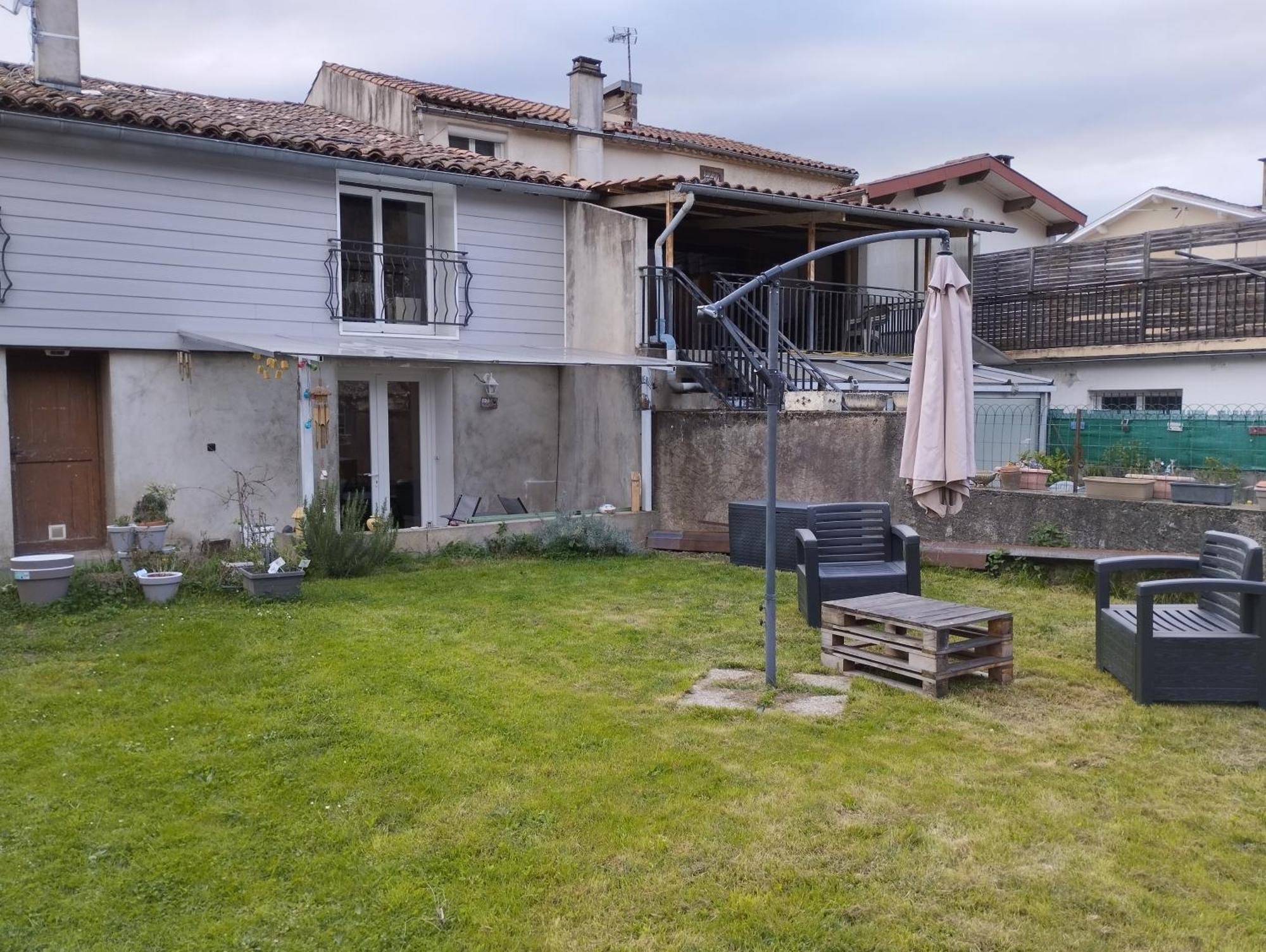 Le Petit Nid Apartment Montgaillard  Екстериор снимка